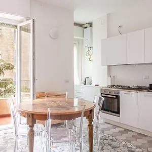 Bnbutler - Casa Lario - Isola District Apartment